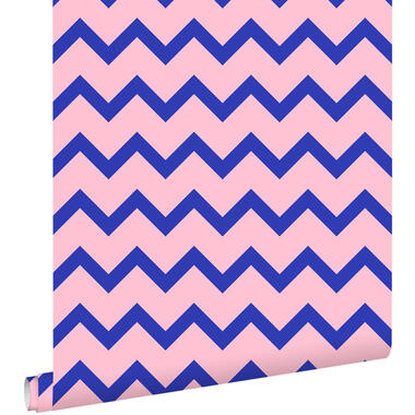 ESTAhome behang - zigzag motief - blauw en roze - 50 x 900 cm - 131485 product